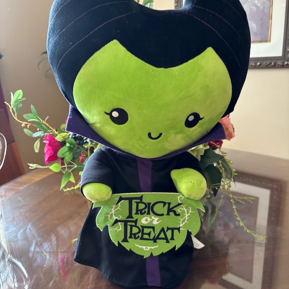 Disneys Villians 18” MALEFICENT Halloween Door Greeter